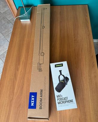 Shure MV7 Plus + NZXT Boom Arm