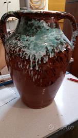Vaso a forma di anfora