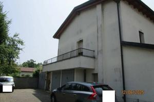 Immobile in asta di 66 m² con box auto a Pizzale