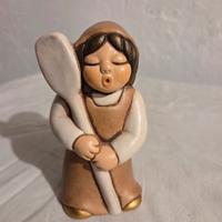Pastorella con pala pane presepe giubileo thun