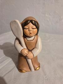 Pastorella con pala pane presepe giubileo thun