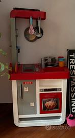 Cucina gioco per bambini con utensili