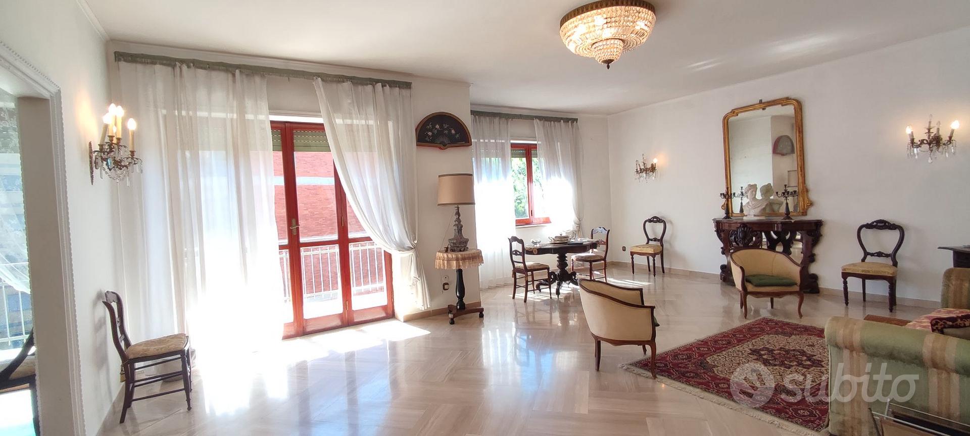 Apartment in Napoli, San Ferdinando, Municipalità 1 - View 2