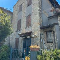 Casa su due livelli indipendente