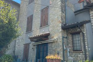 Casa su due livelli indipendente