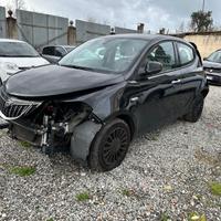 Lancia Ypsilon 1.0 hybrid 2023 sinistrata