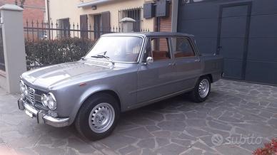 Alfa Romeo Giulia 1600 Biscione