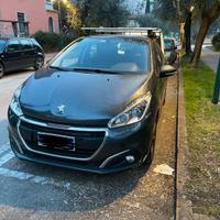 Peugeot 208 1.2 benz anno 2017 + gancio estraibile