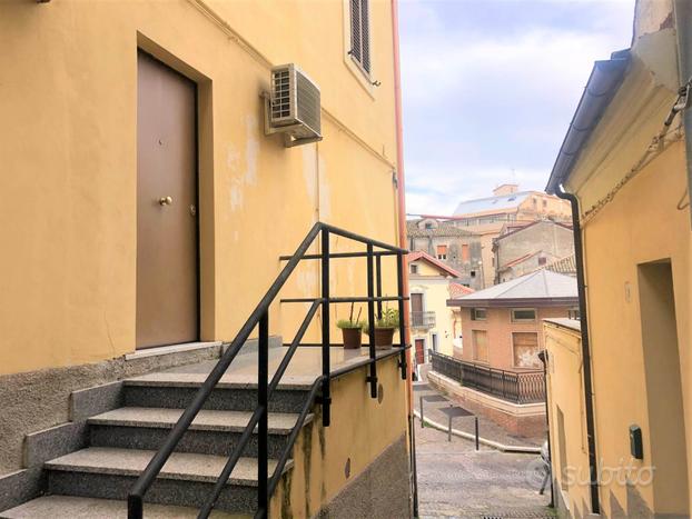 Rif.RI32| locale commerciale catanzaro