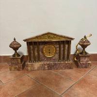 Orologio da camino in marmo e bronzo stile neoclas