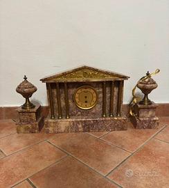 Orologio da camino in marmo e bronzo stile neoclas