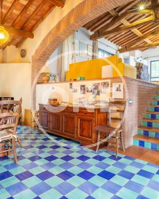 Villa di 450 m² con più di 5 locali e box auto dop