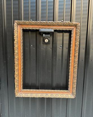 Cornice antica in legno