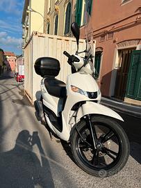 Peugeot tweet 125