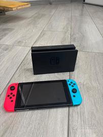 Nintendo Switch + base di ricarica 