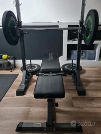 panca con bilanciere e dischi