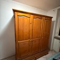 Armadio in pino naturale
