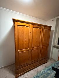 Armadio in pino naturale
