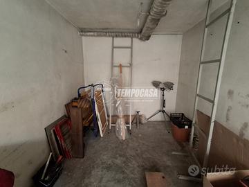 ST226 - box auto zona carabinieri