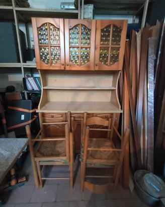 credenza, tavolo, sedie e panca stile rustico 
