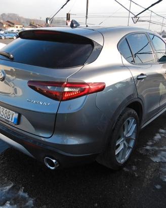 Alfa Romeo Stelvio 2.0 280cv
