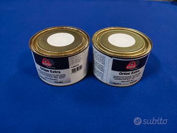 Due latte di antivegetativa per propulsori