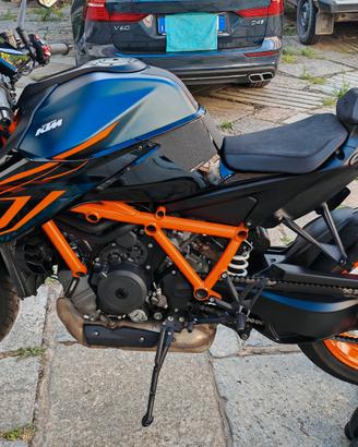 KTM 1290 Super Duke R Evo in garamzia