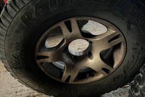 Cerchi e gomme in lega scampanati
