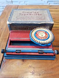 Antica macchina da scrivere in latta 