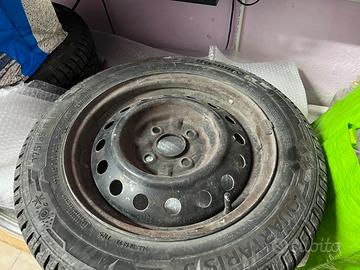 Gomme 4 stagioni + cerchi e borchie copricerchi