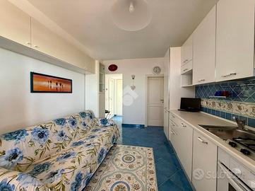 2 LOCALI A BARANO D'ISCHIA