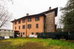 Rustico / Casale di 1236 m² con più di 5 locali a 