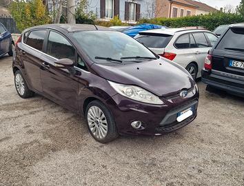 Splendida Ford fiesta titanium