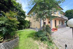 Appartamento di 205 m² con più di 5 locali e box a