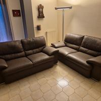 coppia di divani+tappeto+tavolino