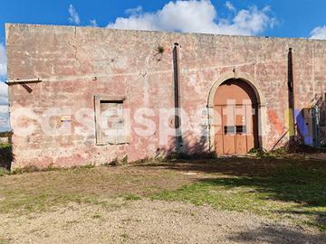 Rustico / Casale di 780 m² con più di 5 locali a S