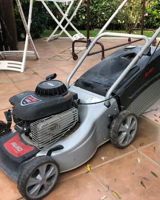 Tagliaerba a motore