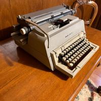 Macchina da scrivere Olivetti