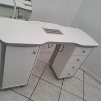 Tavolo per manicure con aspiratore e cassetti