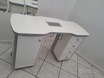 Tavolo per manicure con aspiratore e cassetti