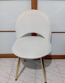 Sedia in velluto con gambe dorate