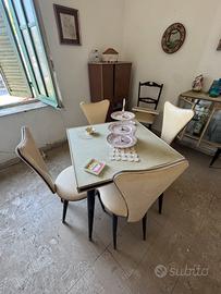 Tavolino vintage  con 4 sedie anni 60 color panna