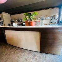 Arredamento e attrezzature per bar