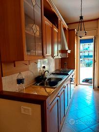 Cucina lineare in legno classica