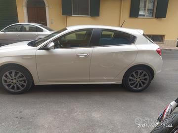 Alfa Romeo Giulietta 2.0 Diesel 2021 INCIDENTATA –