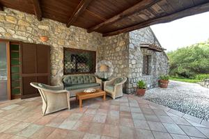 PORZIONE DI BIFAMILIARE A SANTA MARINA