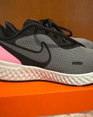 Nike revolution 5