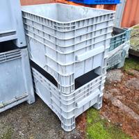 2 bins in plastica sovrapponibili usati