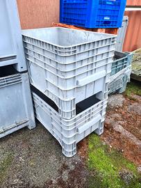 2 bins in plastica sovrapponibili usati