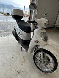 Kymco 50 people